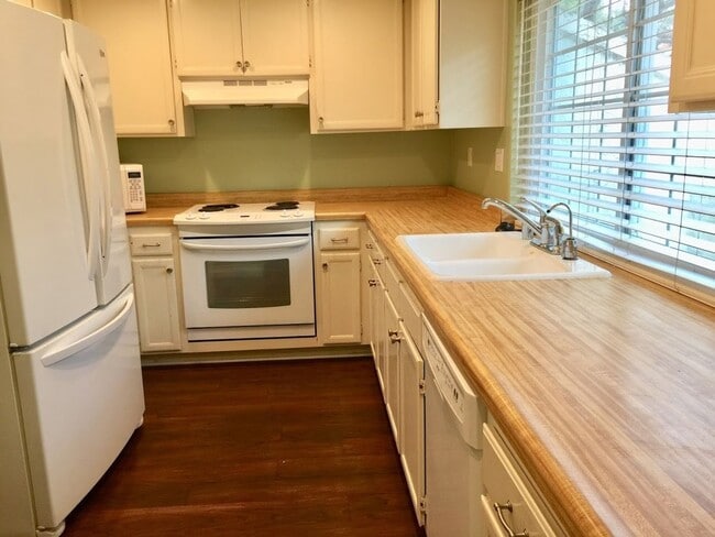 1651 S Juniper St in Escondido, CA - Building Photo - Building Photo