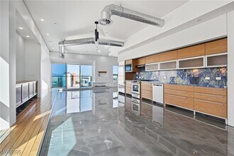 200 Hoover Ave in Las Vegas, NV - Building Photo - Building Photo