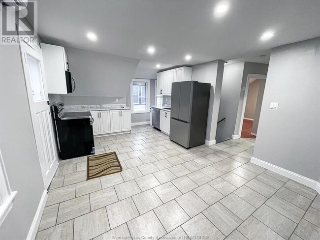 2267 Highland Ave in Windsor, ON - Building Photo - Building Photo