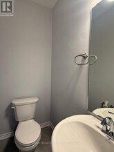 5672 Dorchester Rd in Niagara Falls, ON - Building Photo - Building Photo