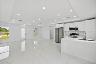 1108 Eauclaire St E in Lehigh Acres, FL - Building Photo - Building Photo