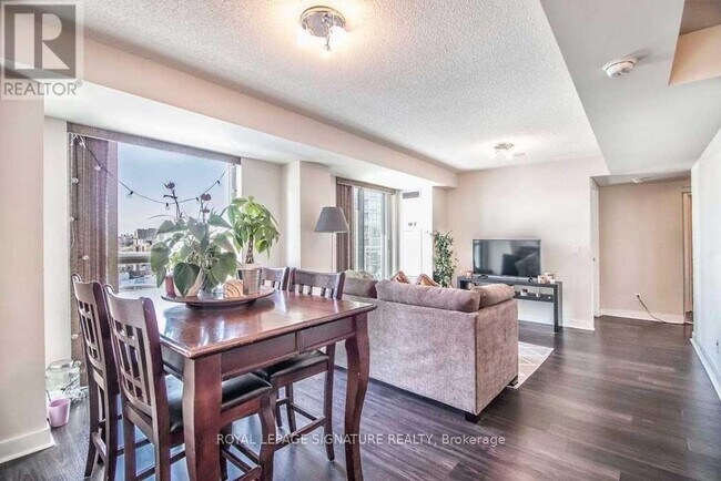 100 Western Battery Rd in Toronto, ON - Building Photo - Building Photo