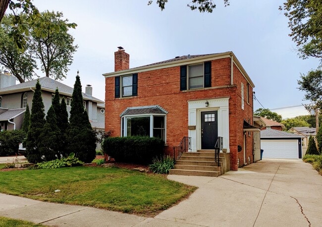 380 Holly Ave in Elmhurst, IL - Building Photo - Building Photo
