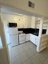 3664 W 54th St, Unit 3664 in Los Angeles, CA - Building Photo - Building Photo