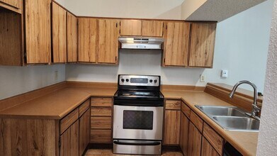 7097 Greenway Chase St in Houston, TX - Building Photo - Building Photo