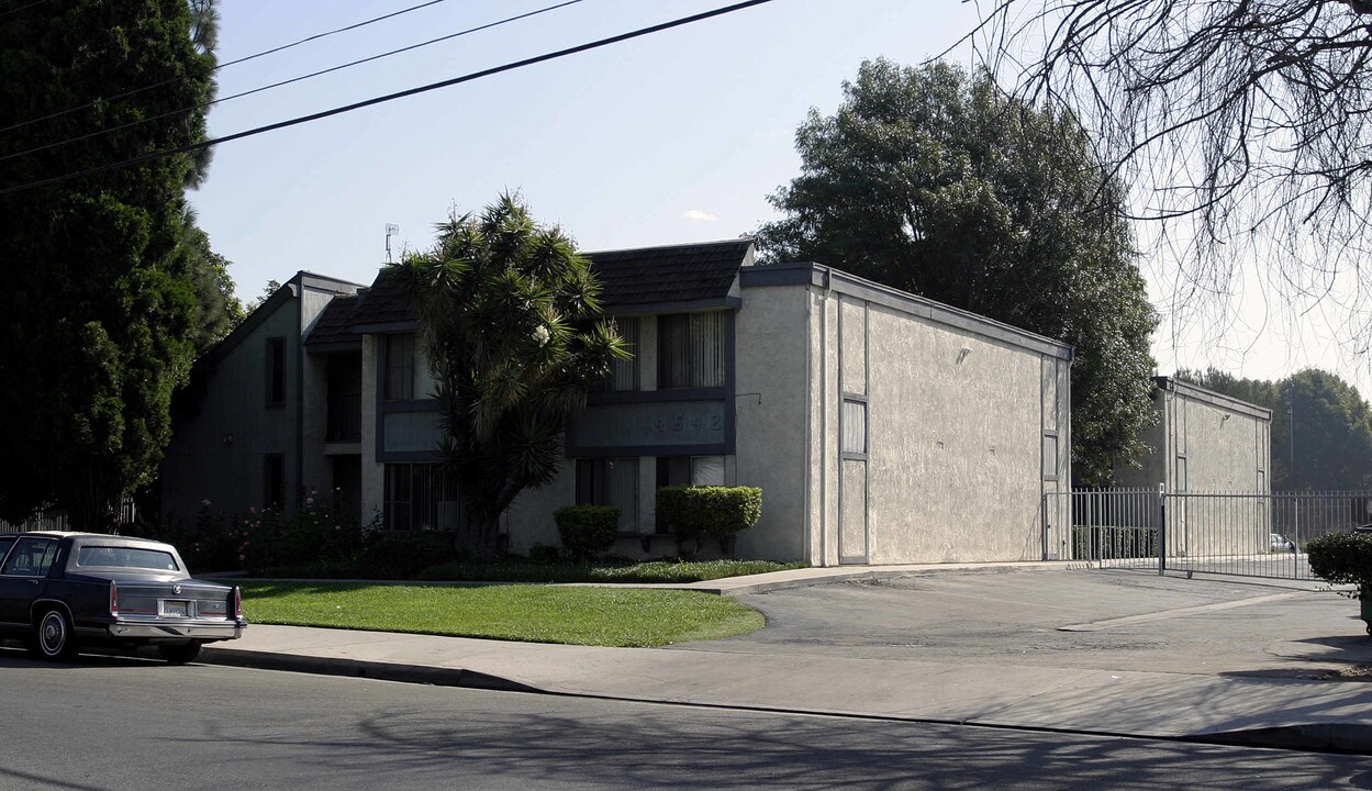 4542 Durfee Ave in Pico Rivera, CA - Foto de edificio