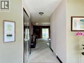 4906 Southwood Lakes Blvd in Windsor, ON - Building Photo - Building Photo