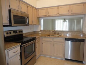 11802 Lark Song Loop in Riverview, FL - Building Photo - Building Photo