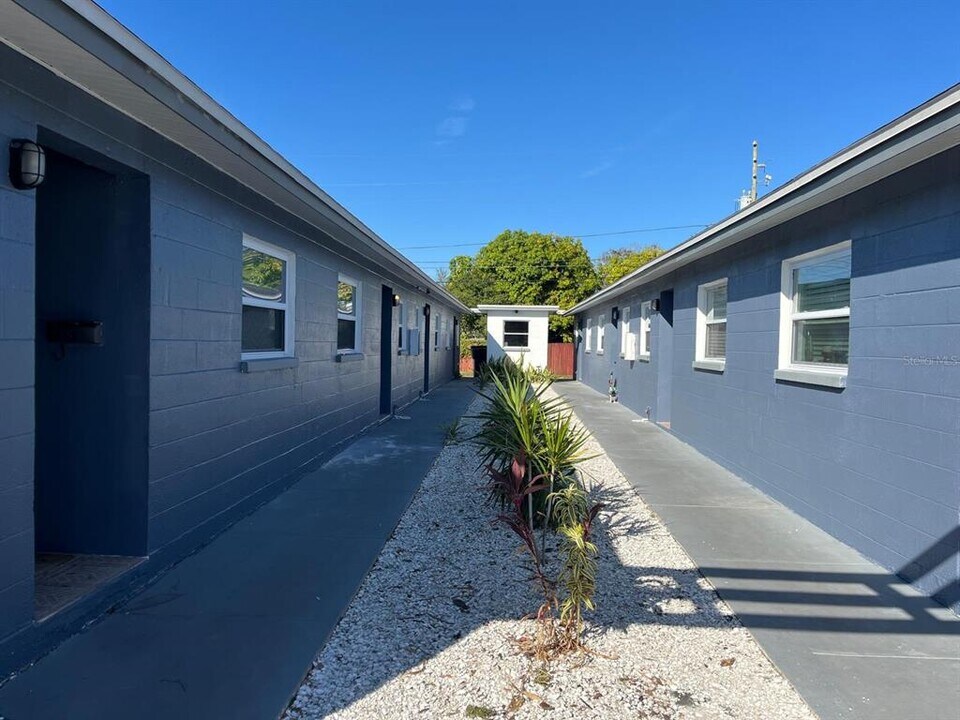 619 90th Ave N in St. Petersburg, FL - Building Photo