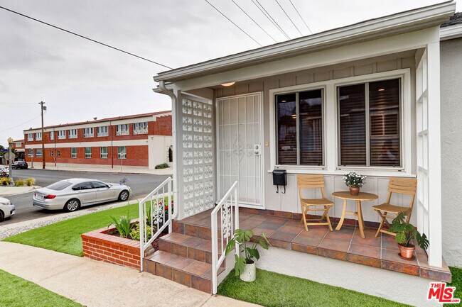 6549 W 86th Pl in Los Angeles, CA - Building Photo - Building Photo