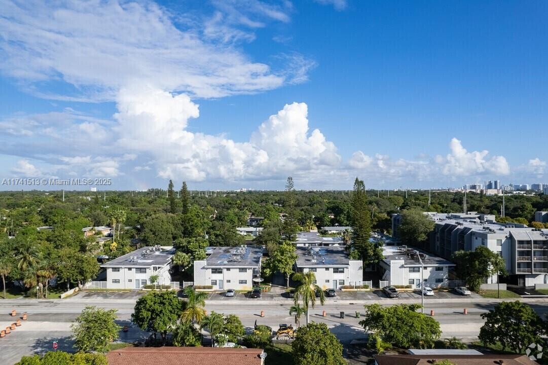 1530 NE 136th St in North Miami, FL - Building Photo