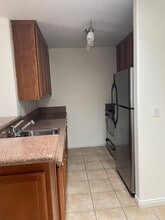 5722 Riley St in San Diego, CA - Foto de edificio - Building Photo