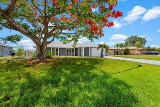 1991 SW Gemini Ln in Port St. Lucie, FL - Foto de edificio - Building Photo