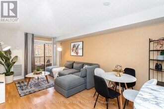 3888 Duke of York Blvd in Mississauga, ON - Building Photo - Building Photo