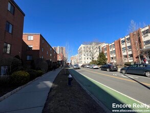 222 Babcock St in Brookline, MA - Building Photo - Building Photo