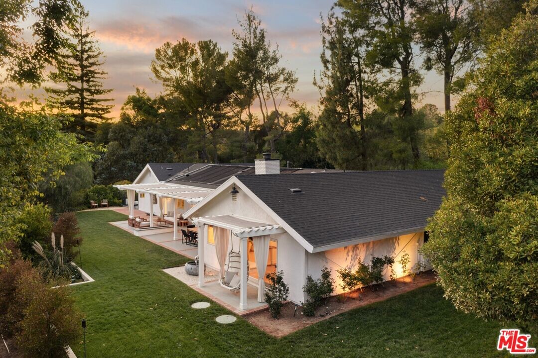 3021 Turtle Creek Rd in Calabasas, CA - Foto de edificio