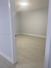 8251 NW 8th St in Miami, FL - Building Photo - Building Photo