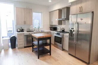 Green Lake Area!!! in Seattle, WA - Building Photo - Building Photo