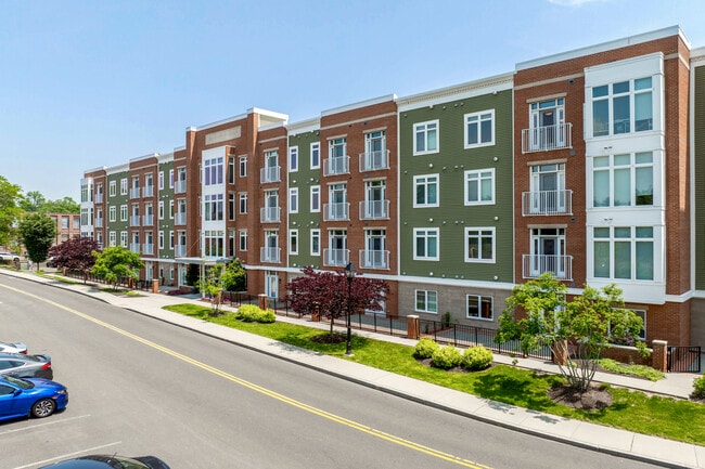 Windsor Station in Windsor, CT - Foto de edificio - Building Photo