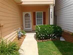 4409 Plum Frost Ct in Oakwood, GA - Building Photo - Building Photo