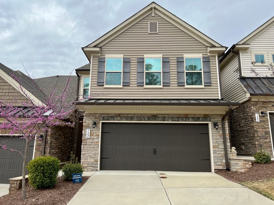 722 Lampwick Ln in Cary, NC - Building Photo