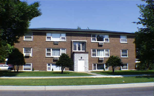 843 S York Blvd in Bensenville, IL - Foto de edificio