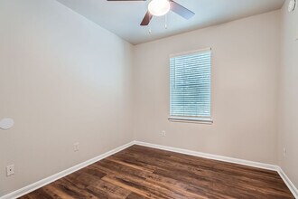 Tigoni Villas in San Antonio, TX - Building Photo - Building Photo