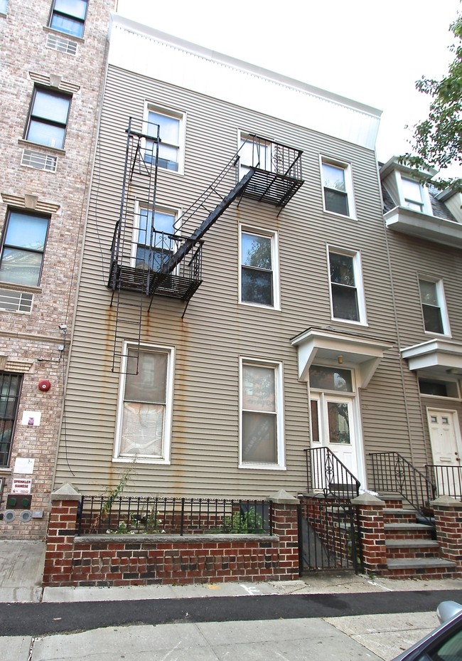 48 India St