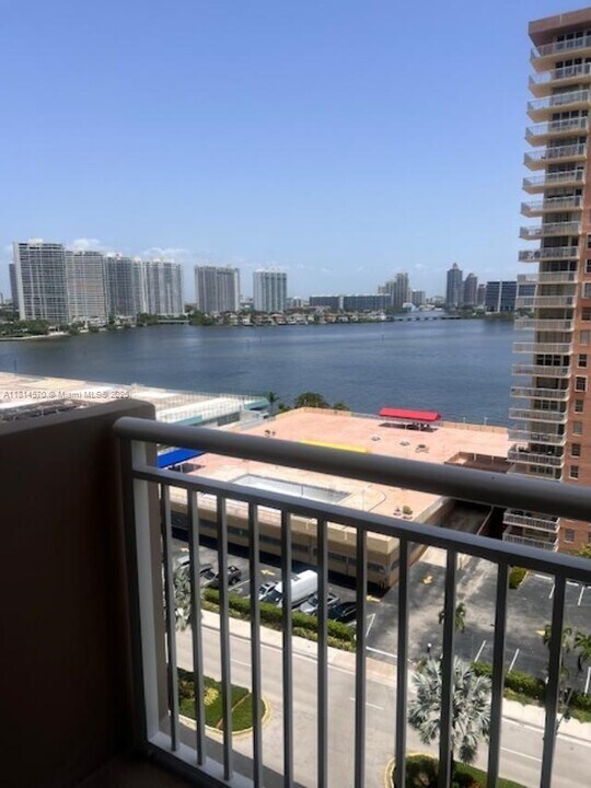 250 174th St in Sunny Isles Beach, FL - Building Photo