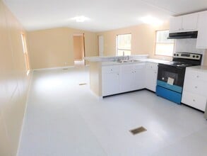 10631 Bostic Rd in Laurinburg, NC - Building Photo - Building Photo