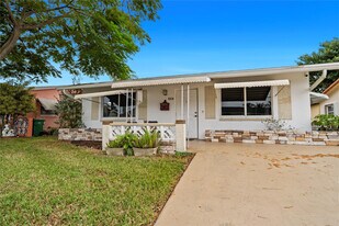 4514 NW 49th Dr in Tamarac, FL - Building Photo