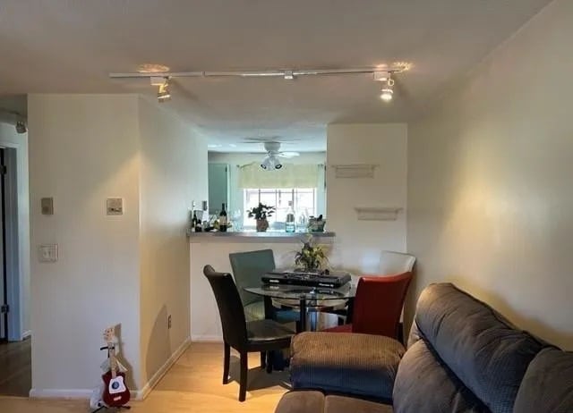 183 Loomis Dr, Unit 121 in West Hartford, CT - Building Photo - Building Photo