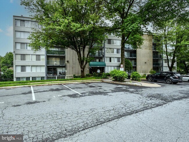 1800 Metzerott Rd, Unit 401 in Adelphi, MD - Building Photo - Building Photo