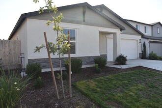 674 Keenan Ct in Merced, CA - Building Photo - Building Photo