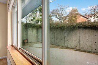 4425 Greenwood Ave N, Unit 105 in Seattle, WA - Foto de edificio - Building Photo