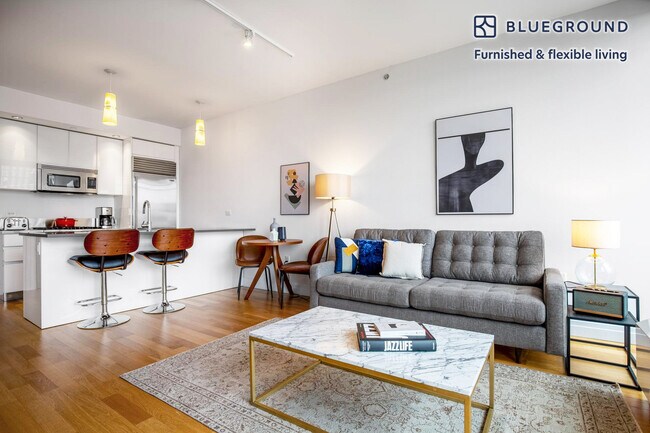 550 W 54th St in New York, NY - Building Photo - Building Photo