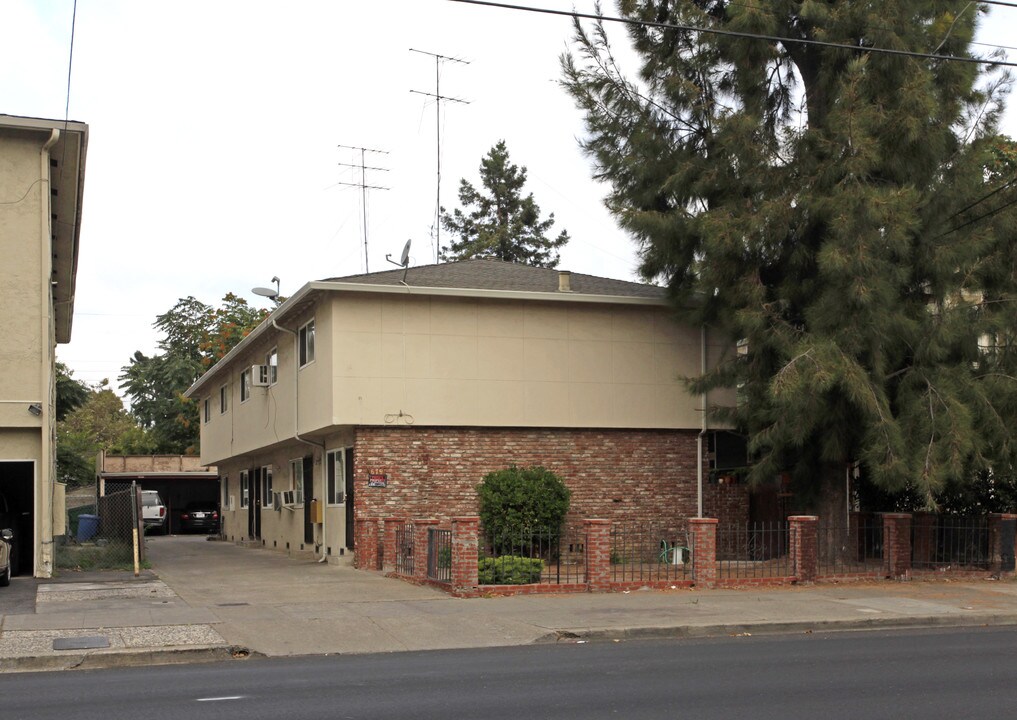 679 S 11th St in San Jose, CA - Building Photo