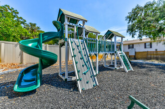 Armature Gate Townhomes in Tampa, FL - Building Photo - Building Photo