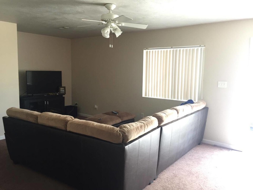 606 W College St in Carbondale, IL - Building Photo