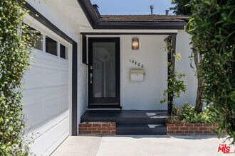 12800 Stanwood Dr in Los Angeles, CA - Building Photo - Building Photo