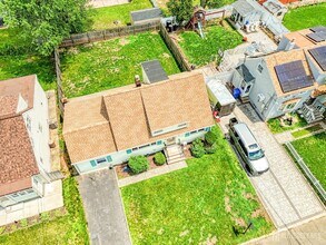 25 Adams St in Iselin, NJ - Building Photo - Building Photo