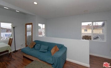 8510 1/2 San Pedro St in Los Angeles, CA - Building Photo - Building Photo