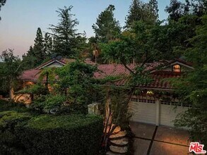 1681 Stone Canyon Rd in Los Angeles, CA - Building Photo - Building Photo