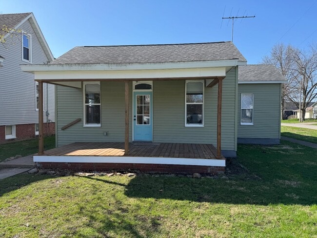 230 W Main St in Maroa, IL - Building Photo - Building Photo