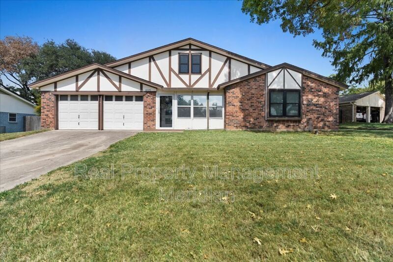 8725 Irongate Dr in North Richland Hills, TX - Building Photo