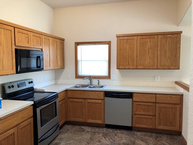 225 22nd Ave, Unit A in Longview, WA - Foto de edificio - Building Photo