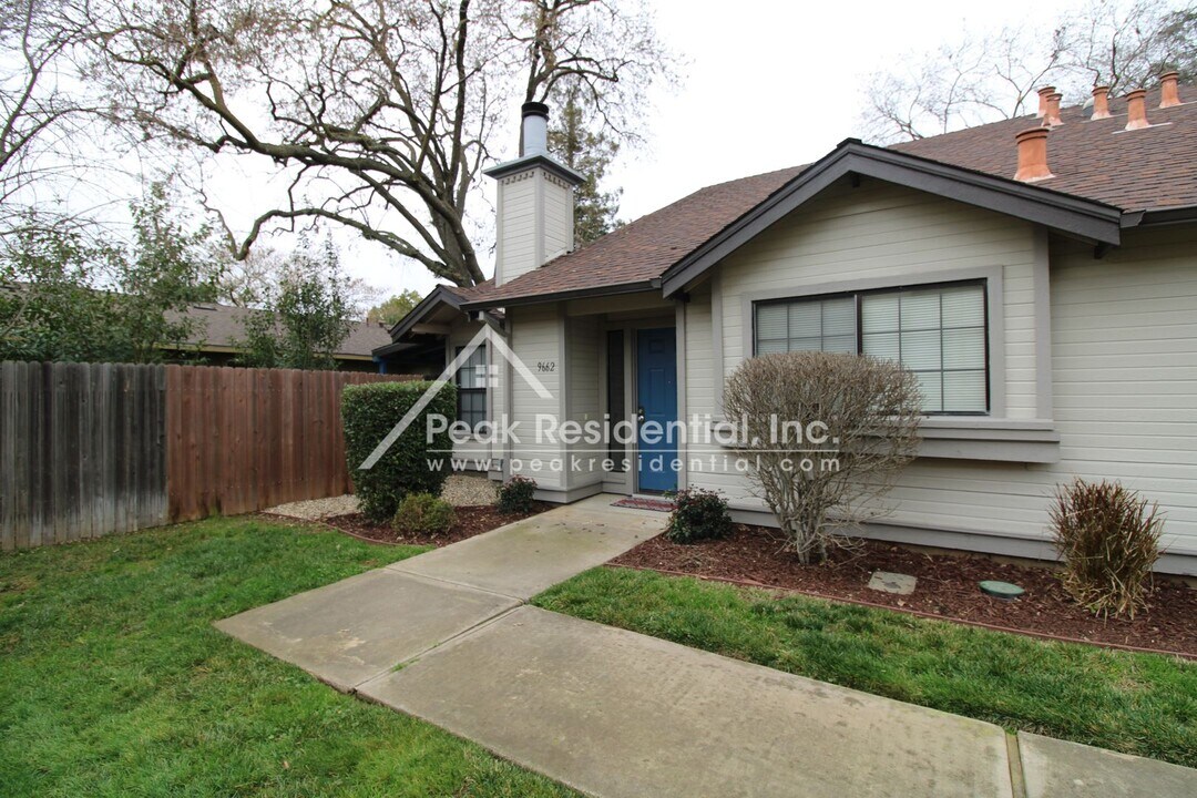 9662 Gage St in Elk Grove, CA - Foto de edificio