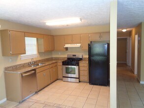 5913 Summerglen Ln in College Park, GA - Building Photo - Building Photo