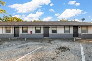 1585 N Mill St in Lewisville, TX - Building Photo