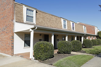 John's Creek Apartments in Hampton, VA - Building Photo - Building Photo